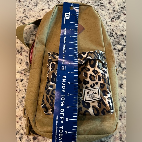 Herschel canvas one shoulder back pack crossbody tan/leopard excellent condition - Picture 6 of 7